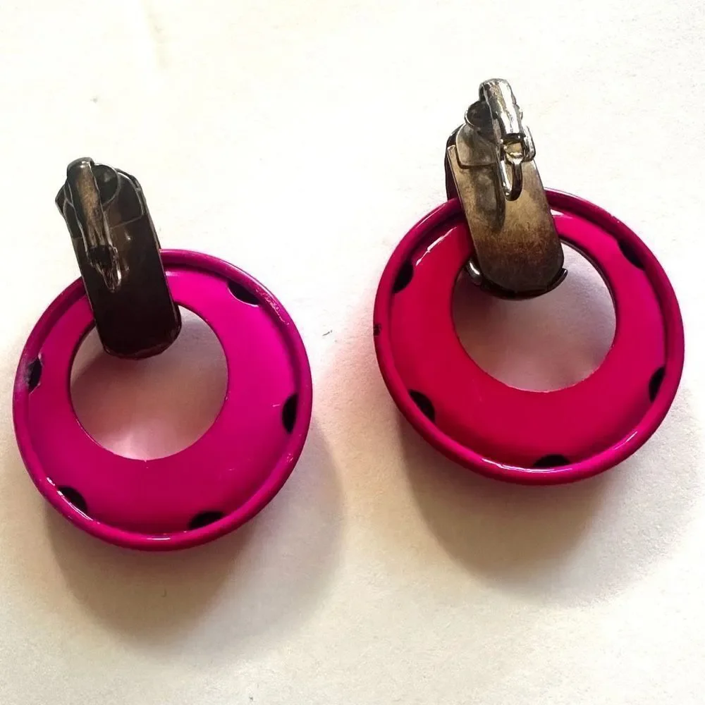 Pink and silver tone circle clip on  vintage earrings
